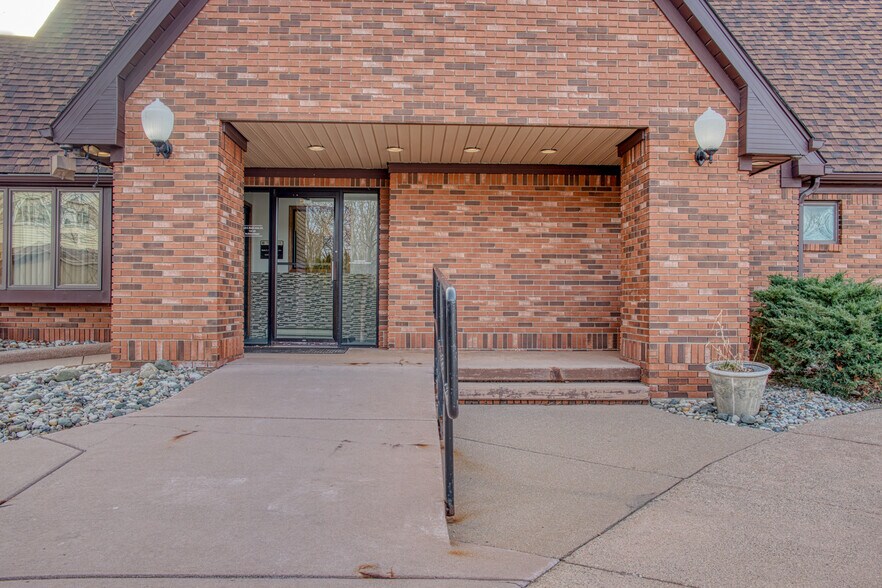 More Photos Of 208 N Shiawassee St, Owosso Office For Lease
