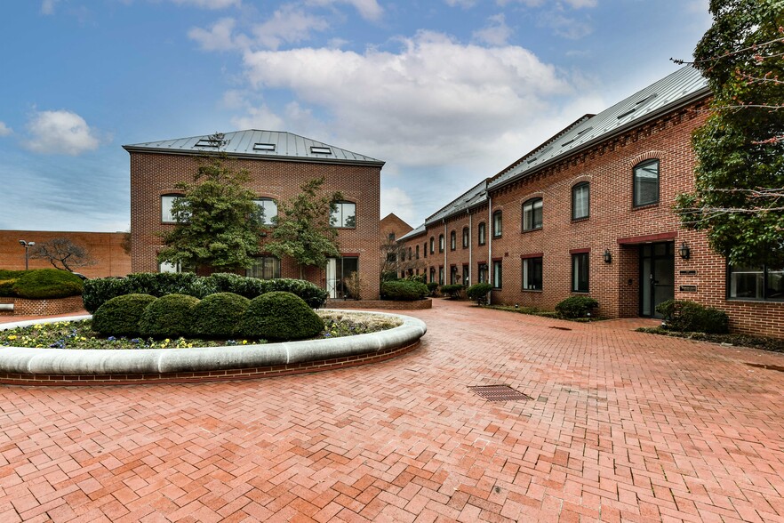 More Photos Of 105 Oronoco St, Alexandria Office For Lease