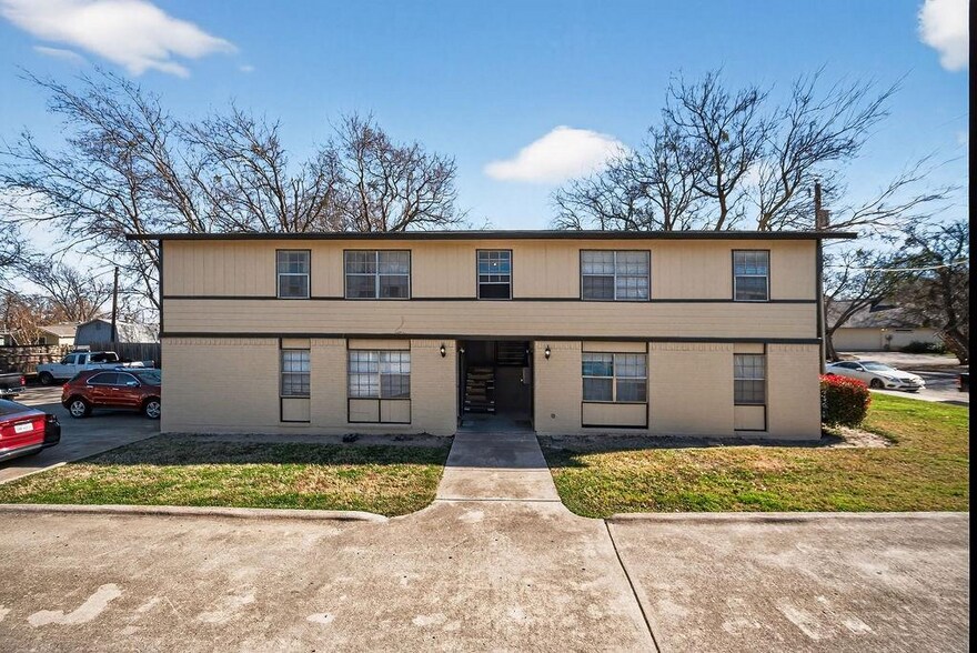 More Photos Of 717 E Texas St, Grapevine Apartments For Sale