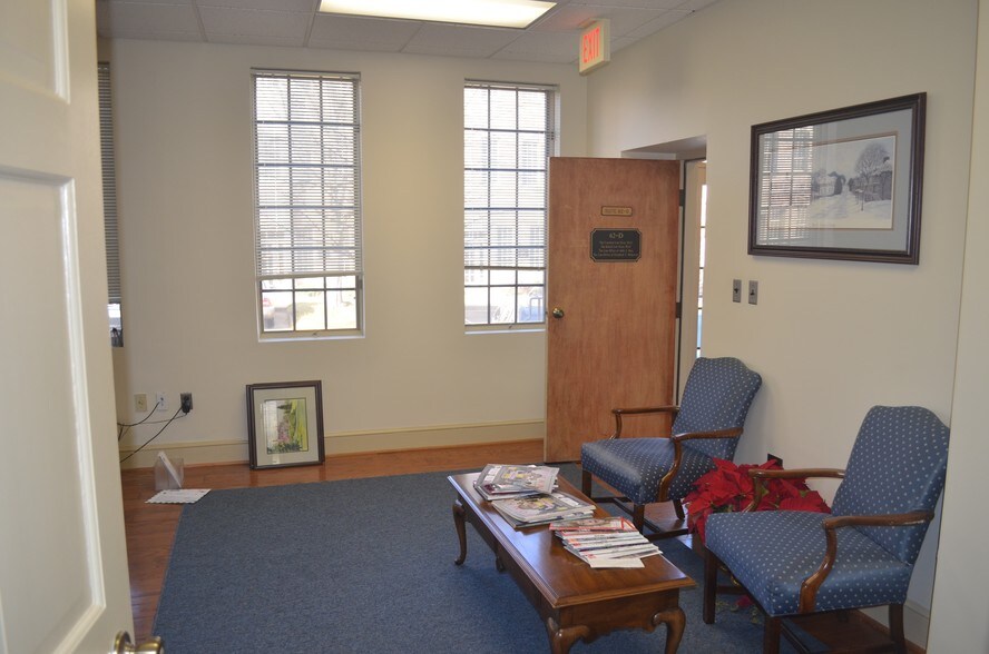 More Photos Of 3923 Blenheim Blvd, Fairfax Medical For Sale