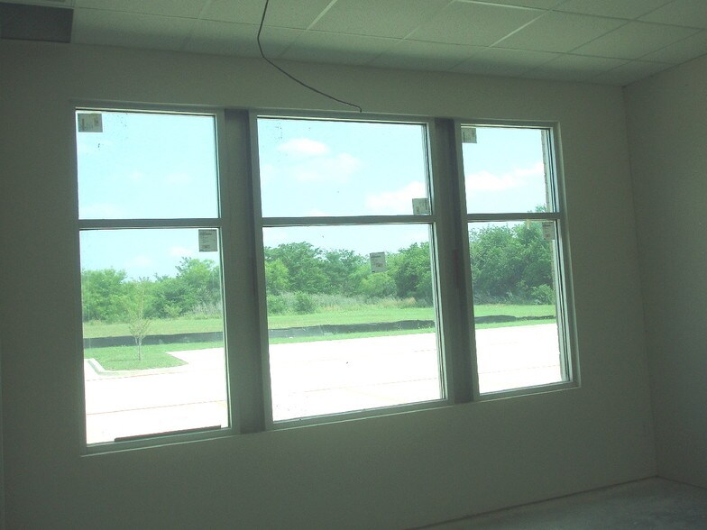 More Photos Of 1940 Enchanted Way, Grapevine Office For Sale