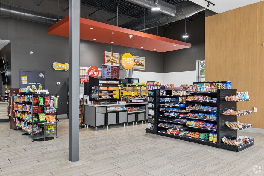 More Photos Of 715 W 4th St, Adel Service Station For Sale