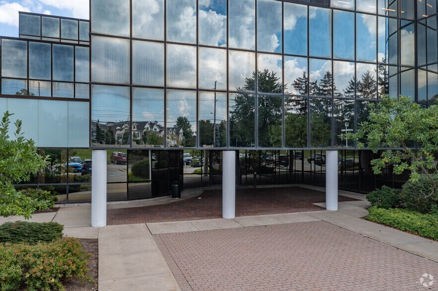 More Photos Of 25700 Science Park Dr, Beachwood Office For Lease
