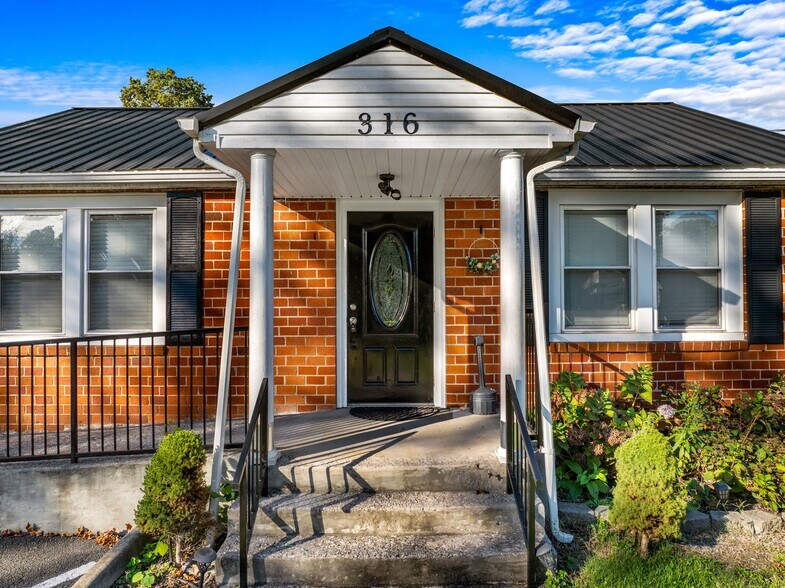 More Photos Of 316 Beech St, Morristown Office For Sale