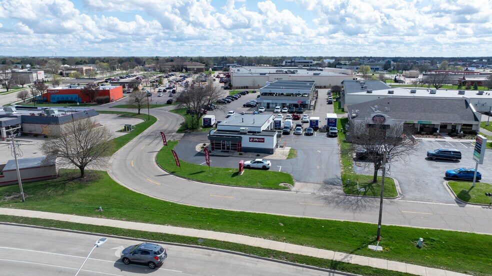 More Photos Of 2306 Humes Rd, Janesville Auto Repair For Sale