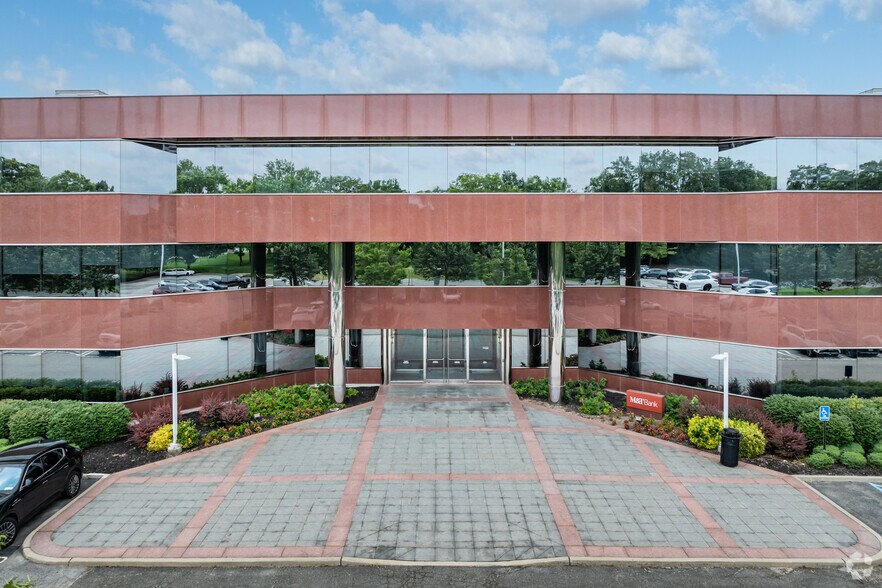 More Photos Of 50 Jericho Quadrangle, Jericho Office For Lease
