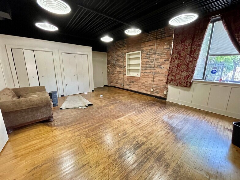 More Photos Of 120 16 1/2 St, Rock Island Office For Sale