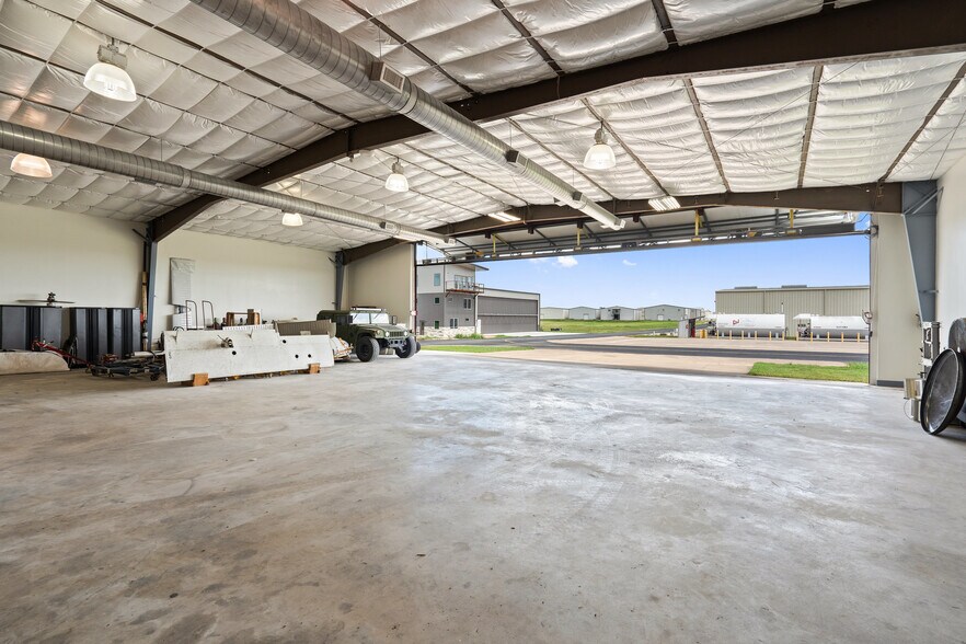 More Photos Of 101 Piper Ln, Spicewood Flex For Lease