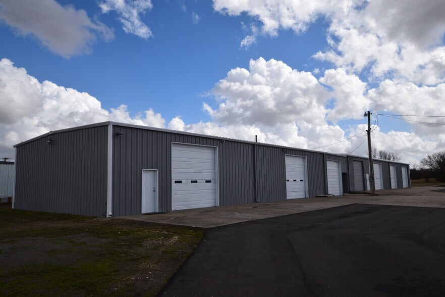 More Photos Of 2175 W Choctaw St, Tahlequah Light Distribution For Sale