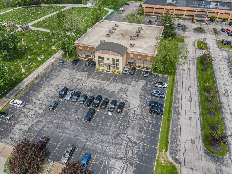 More Photos Of 32875 Solon Rd, Solon Medical For Lease