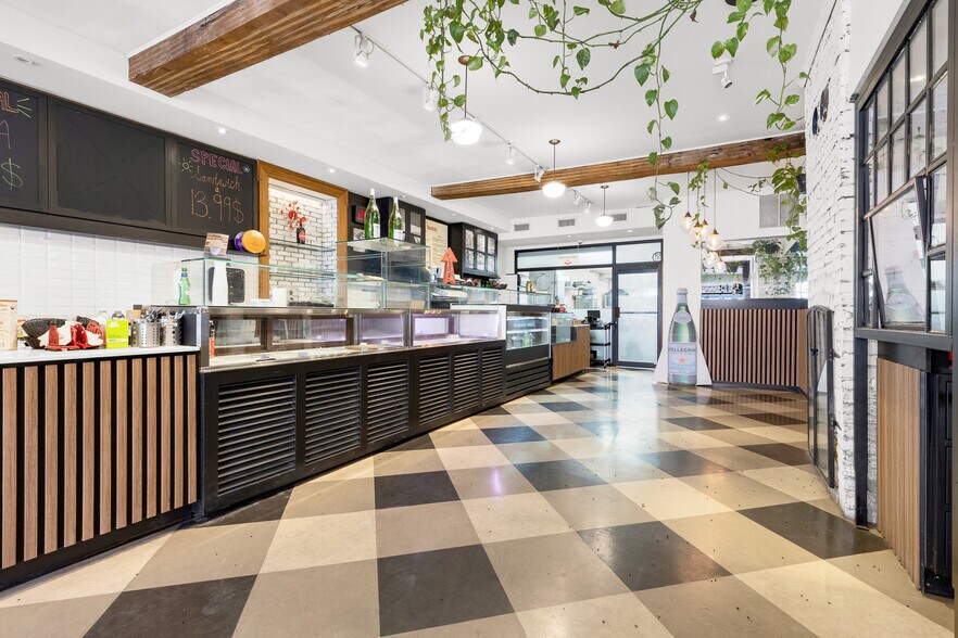 More Photos Of 2660-2664 St Notre-Dame O, Montréal Storefront For Lease