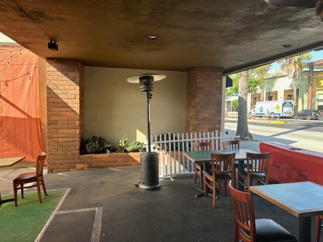 More Photos Of 2222 Wilshire Blvd, Santa Monica Restaurant For Lease