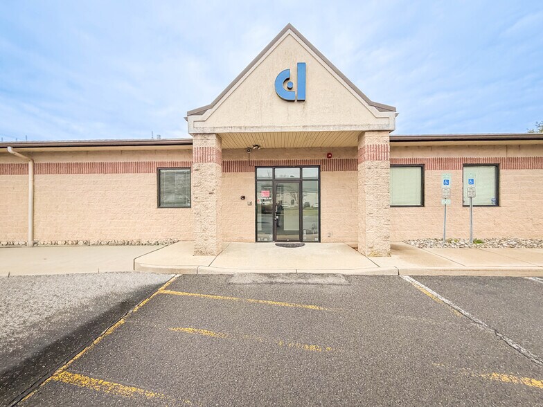 More Photos Of 155 Bradford Dr, Berlin Medical For Sale