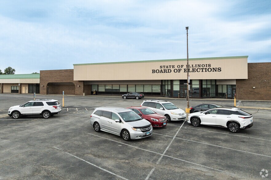 More Photos Of 2301-2401 S MacArthur Blvd, Springfield Unknown For Lease