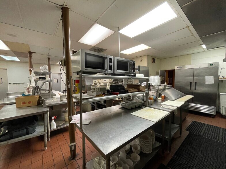 More Photos Of 6831 W North Ave, Oak Park Restaurant For Sale