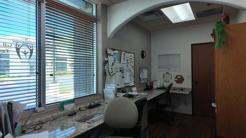 More Photos Of 9150 W Indian School Rd, Phoenix Medical For Sale