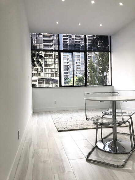 More Photos Of 1901-1925 Brickell Ave, Miami Apartments For Sale