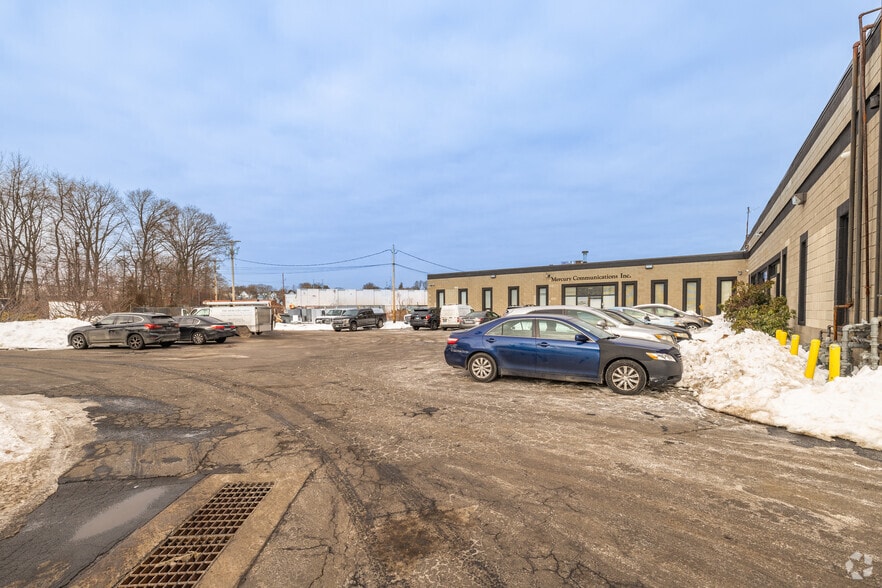 More Photos Of 300-350 Avon St, Stratford Warehouse For Lease
