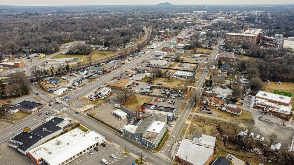 More Photos Of 226 S Linwood Rd, Gastonia Warehouse For Sale