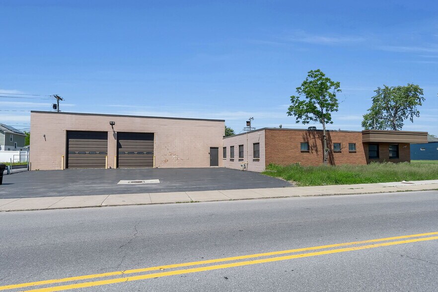 More Photos Of 1783 Kenmore Ave, Kenmore Warehouse For Sale