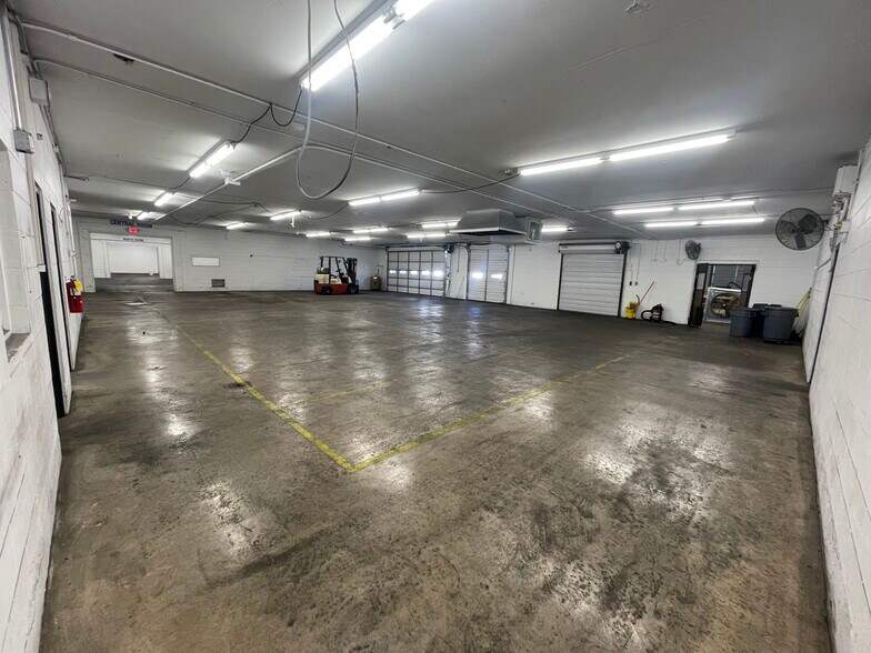 More Photos Of 113 W South St, Lincoln Warehouse For Sale