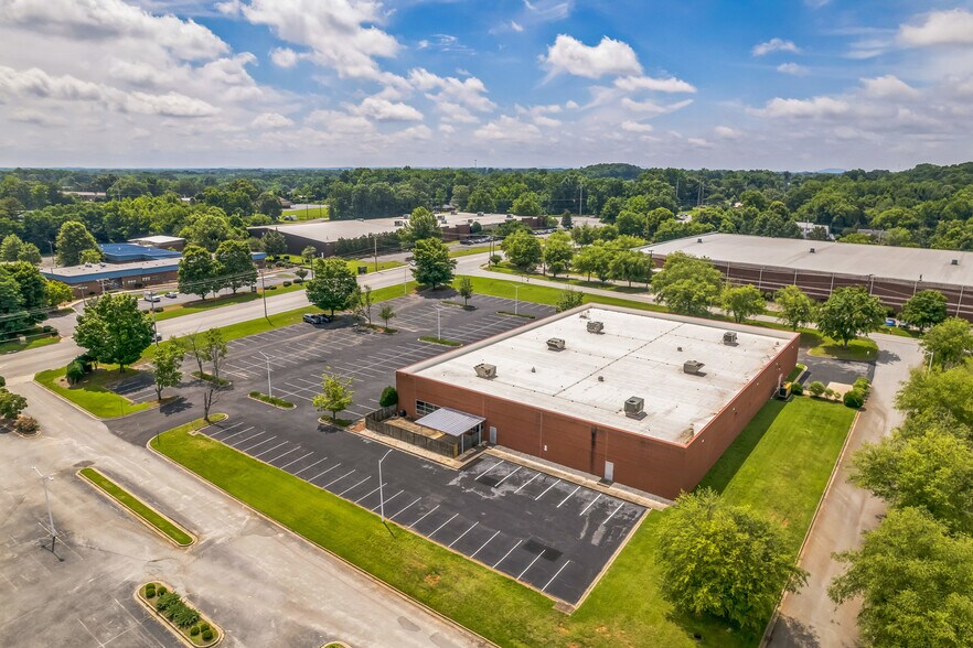 More Photos Of 2080 Brentwood St, High Point Office For Lease