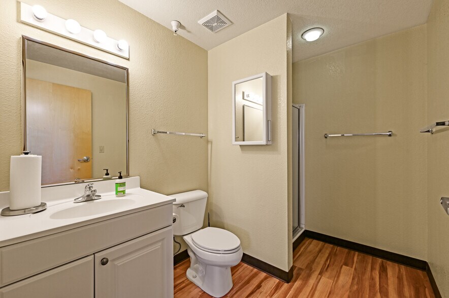More Photos Of 21 Bisbee Ct, Santa Fe Warehouse For Sale