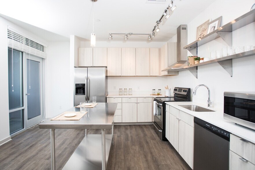 More Photos Of 747 N College Ave, Indianapolis Apartments For Lease