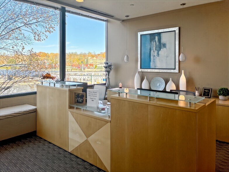 More Photos Of 51-181 S 1st St, St Charles Coworking Space