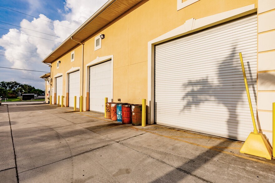 More Photos Of 23371 Harborview Rd, Port Charlotte Auto Repair For Sale