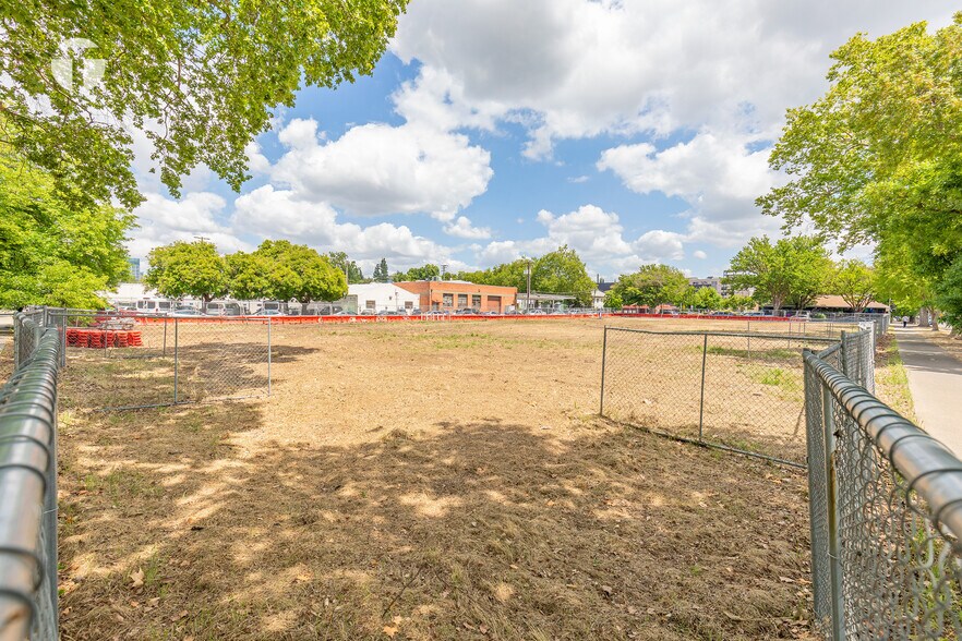 More Photos Of 905 S St, Sacramento Apartments For Sale
