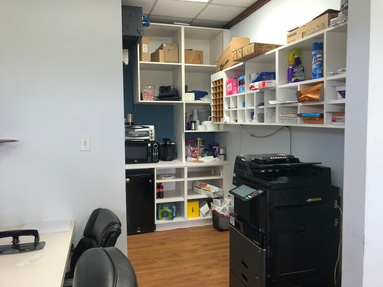 More Photos Of 602 S Loop 4, Buda Warehouse For Lease