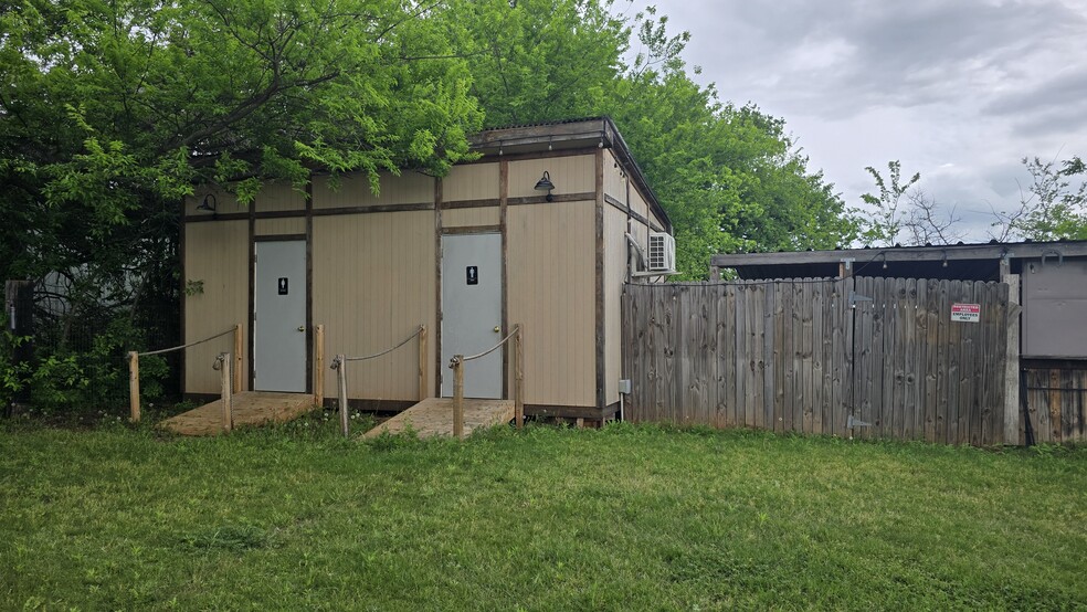 More Photos Of 4021 Acton Hwy, Granbury General Retail For Lease