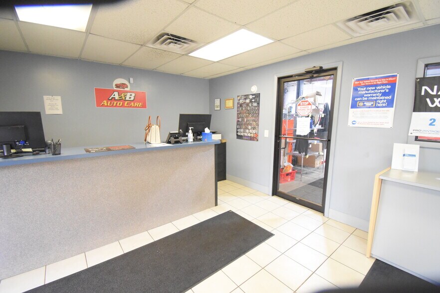 More Photos Of 300 Washington St, Rensselaer Auto Repair For Sale