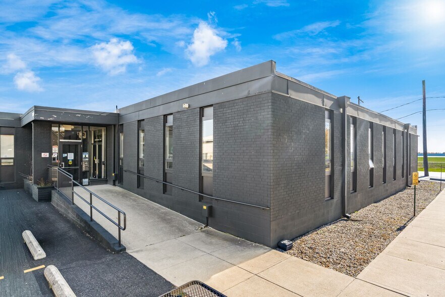 More Photos Of 2300 Marilyn Ln, Columbus Light Distribution For Lease