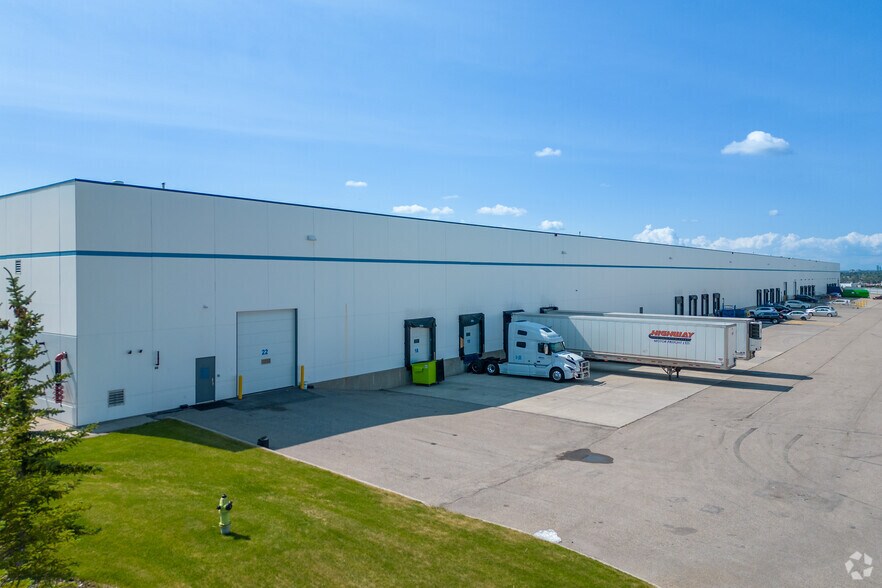 More Photos Of 19 Aero Dr NE, Calgary Warehouse For Lease