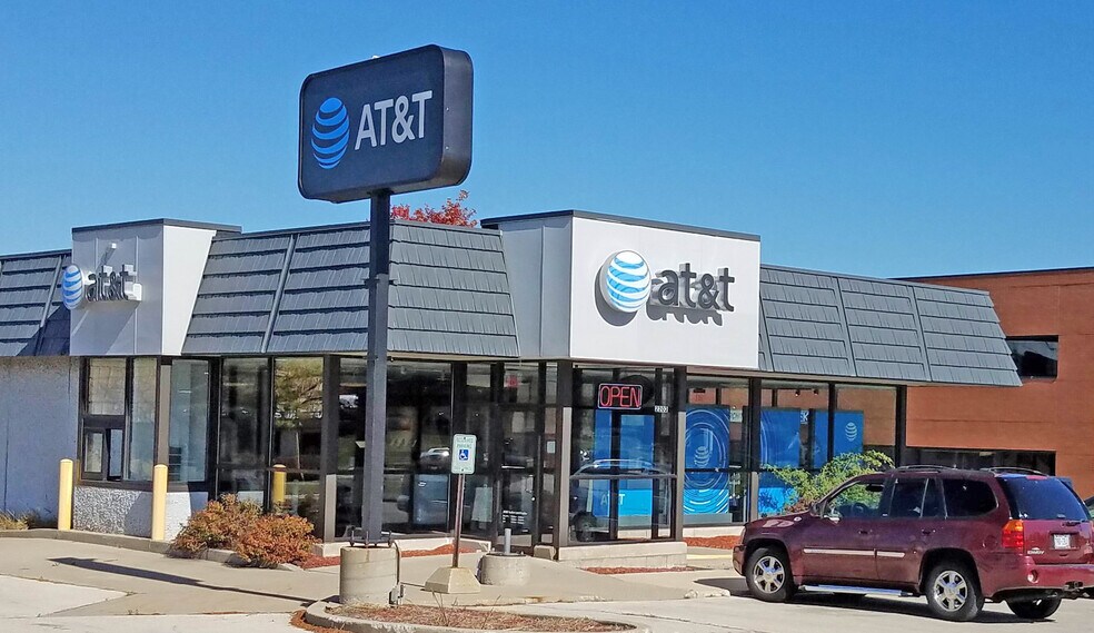 More Photos Of 2202 E Moreland Blvd, Waukesha Freestanding For Lease