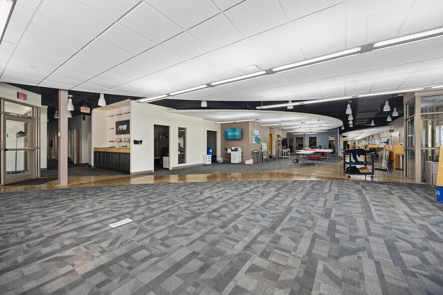 More Photos Of 6533 N Galena Rd, Peoria Manufacturing For Lease