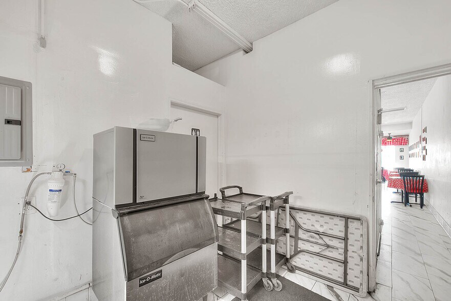 More Photos Of 14901 S Western Ave, Gardena Freestanding For Lease