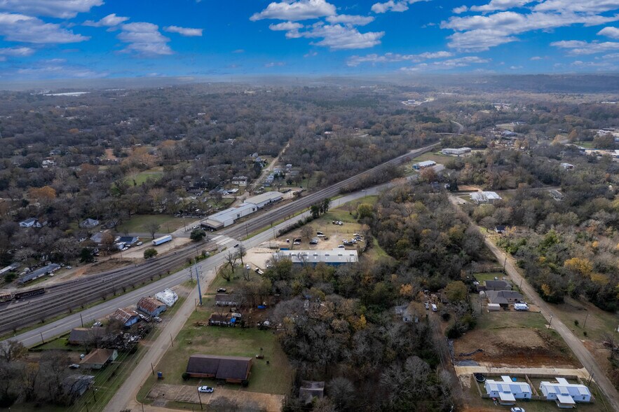 More Photos Of 1203 W Oak St, Palestine Industrial For Sale