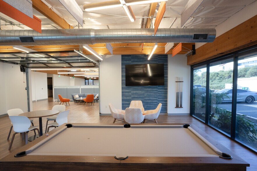 More Photos Of 5186 Carroll Canyon Rd, San Diego Office For Sale