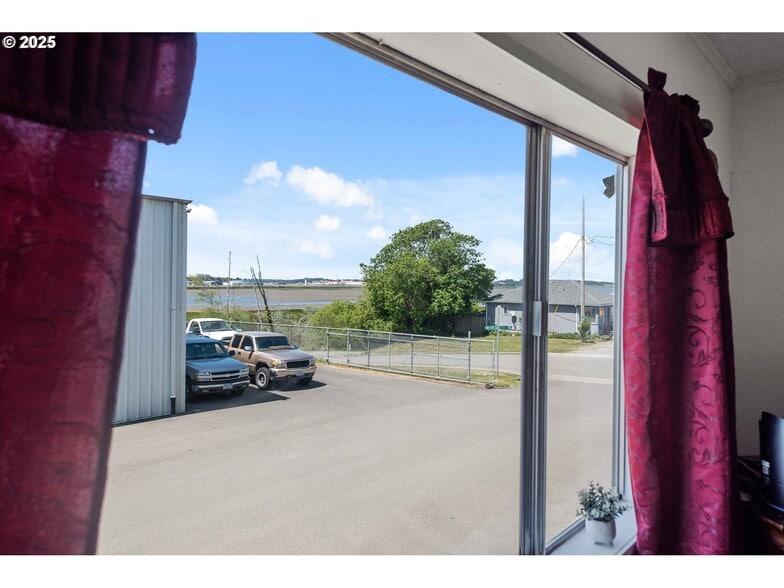 More Photos Of 1900 Monroe St, North Bend Apartments For Sale