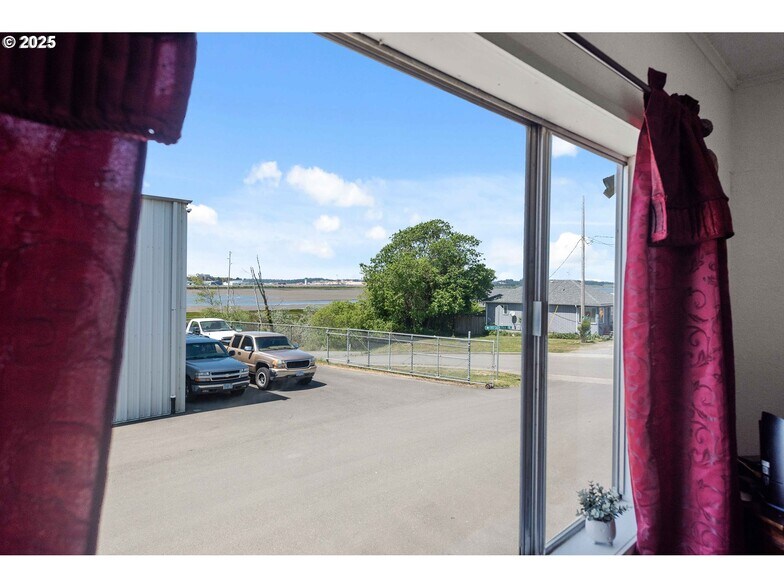 More Photos Of 1900 Monroe St, North Bend Apartments For Sale