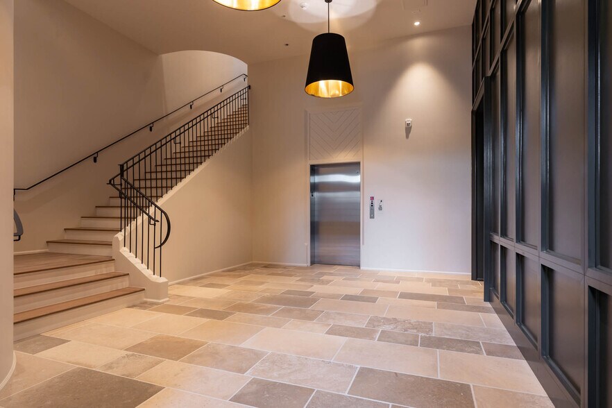 More Photos Of 2828 N Mansfield Ave, Fayetteville Unknown For Lease