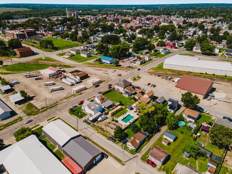 More Photos Of 706 S Washington St, Circleville Bar For Sale