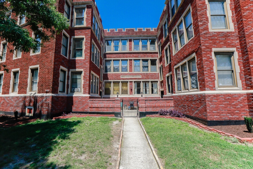 More Photos Of 1000 Gates Ave, Norfolk Apartments For Sale