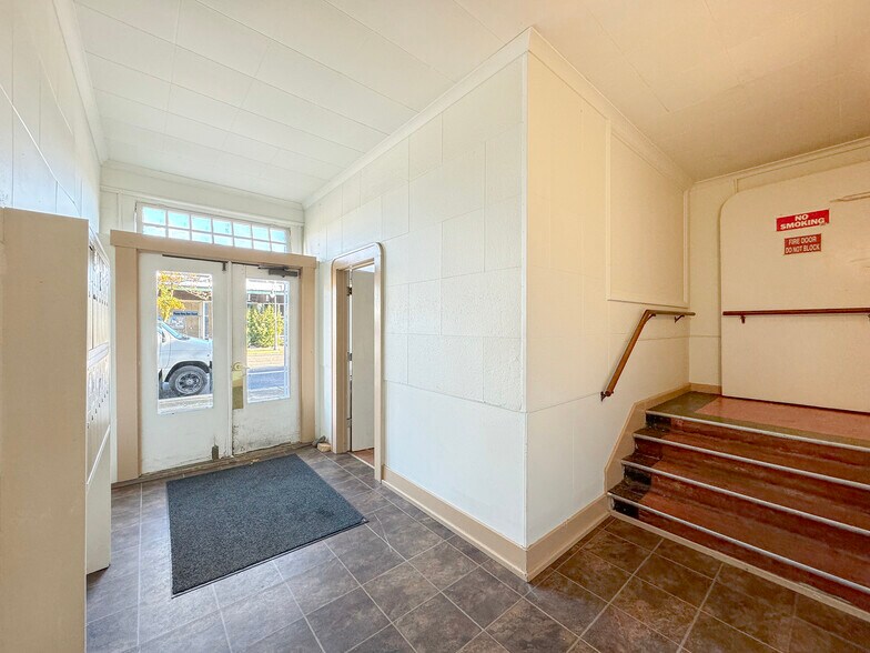 More Photos Of 306 W 1st St, Port Angeles Apartments For Sale