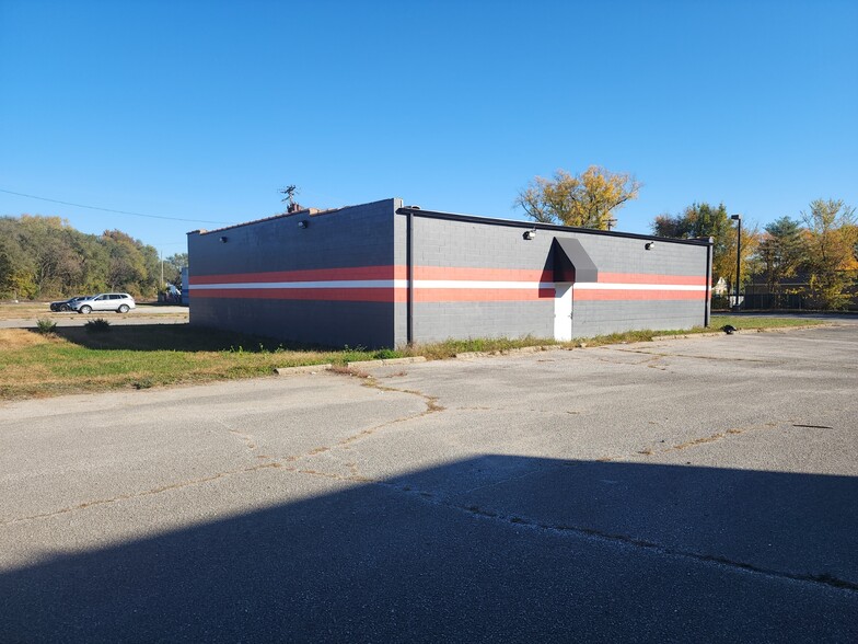 More Photos Of 1137 3rd Ave, Terre Haute Supermarket For Sale