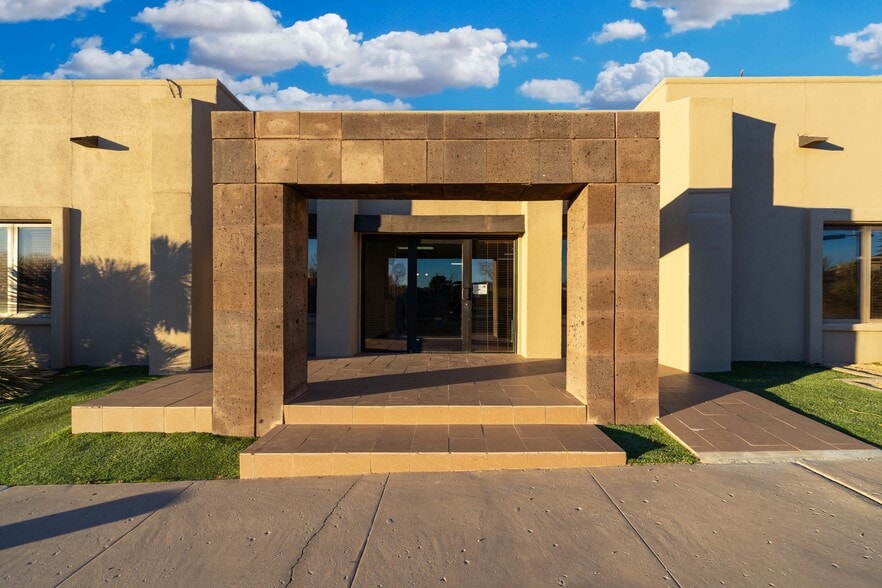 More Photos Of 7001 Westwind Dr, El Paso Office Residential For Lease