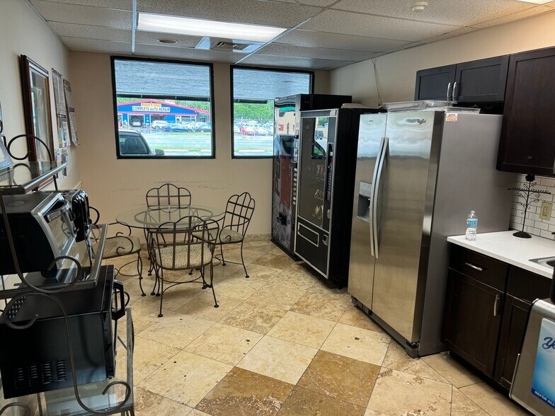 More Photos Of 564 N Semoran Blvd, Orlando Medical For Sale